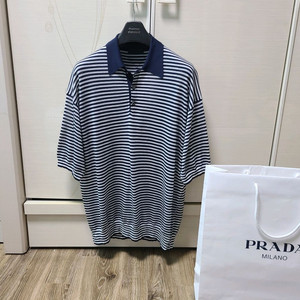 프라다 오버핏 카라 반팔티 맨투맨자켓패딩루이비통프라다디올셀린느톰브라운몽클레어스톤아일랜드에르메스준지 이미지