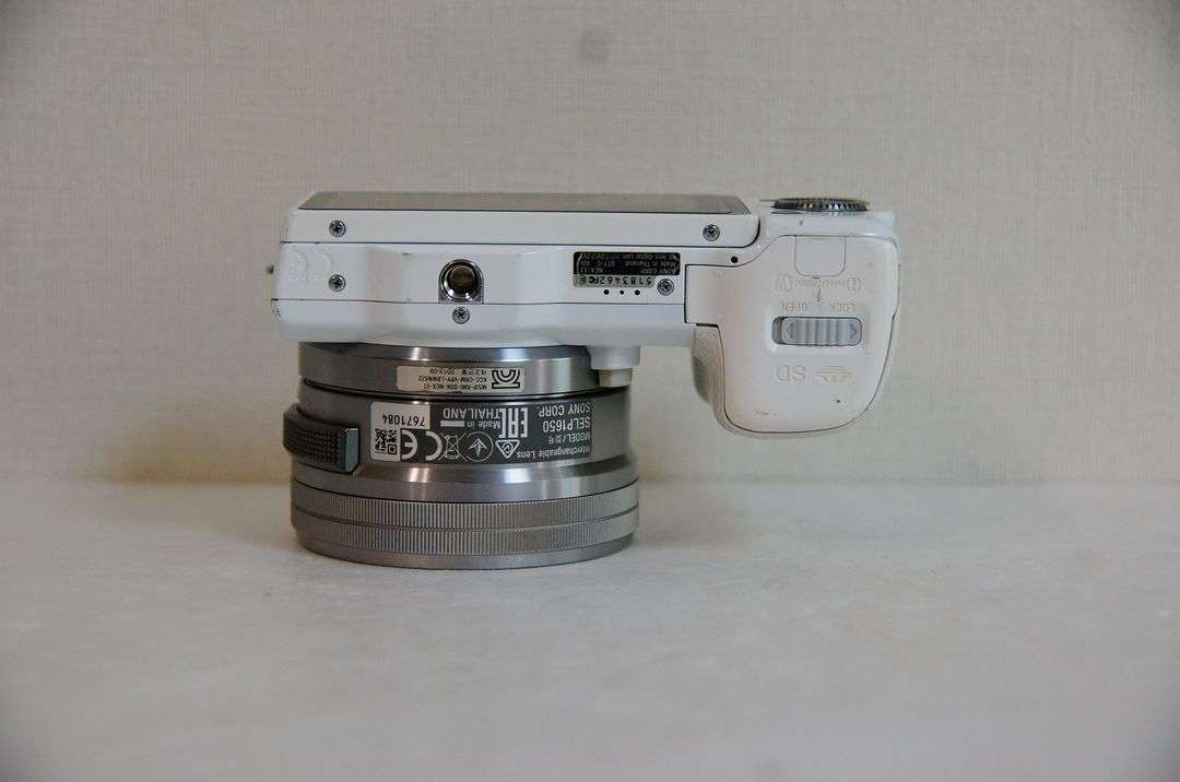 [소니] NEX-5T 화이트 미러리스카메라팝니다. 이미지
