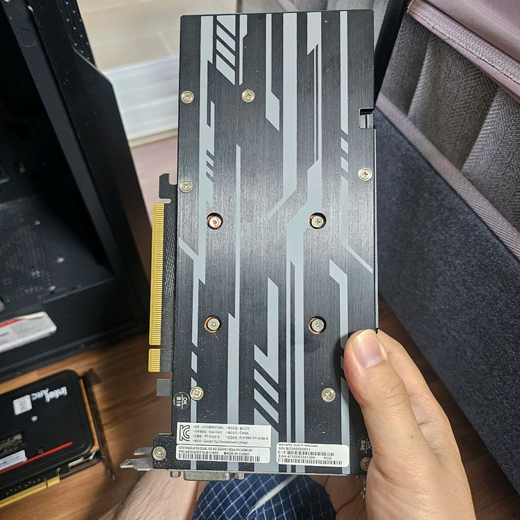 이엠텍 GTX1660SUPER 그래픽카드 이미지