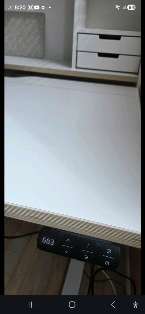 데스커 책상 모션데스크 이미지