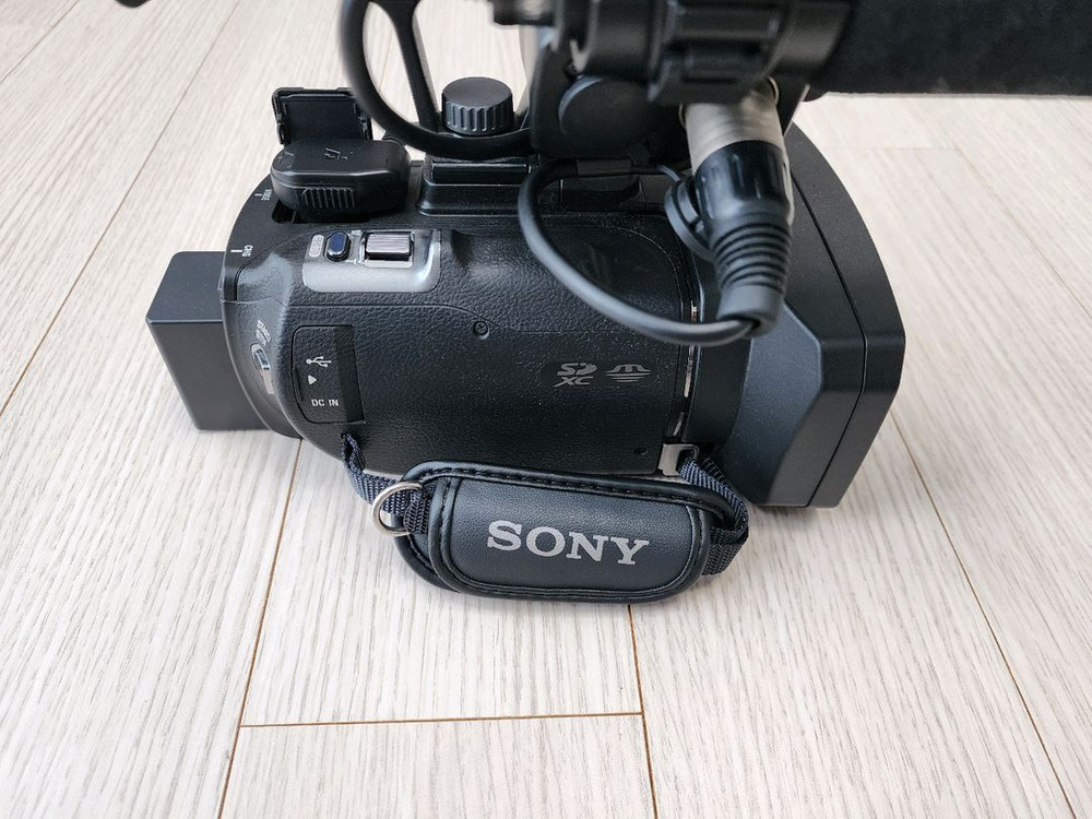 소니 3d 캠코더 hxr-nx3d1n 판매합니다 이미지