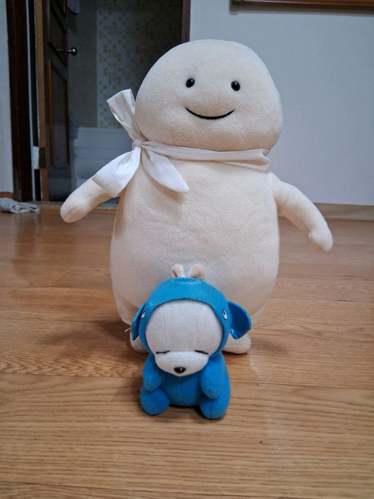 캐릭터 인형 새거입니다 귀여워요 예쁜니다 8번인형 조금씩 오염있습니다 필요하신며 가치 드립니다 전체세트 10000원 이미지