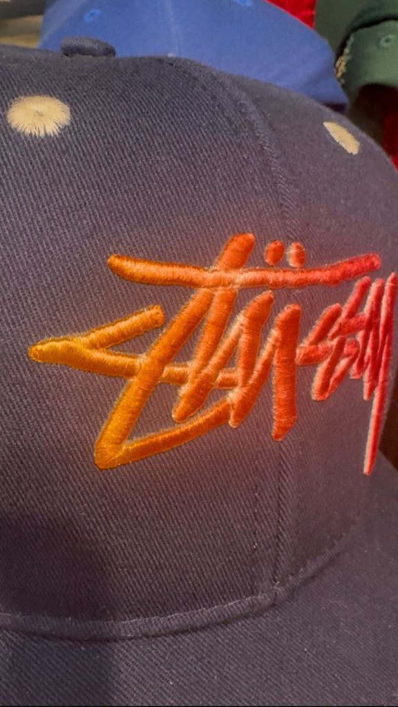 STUSSY 스투시 그라데이션 빅로고 스냅백 캡 - 네이비 이미지