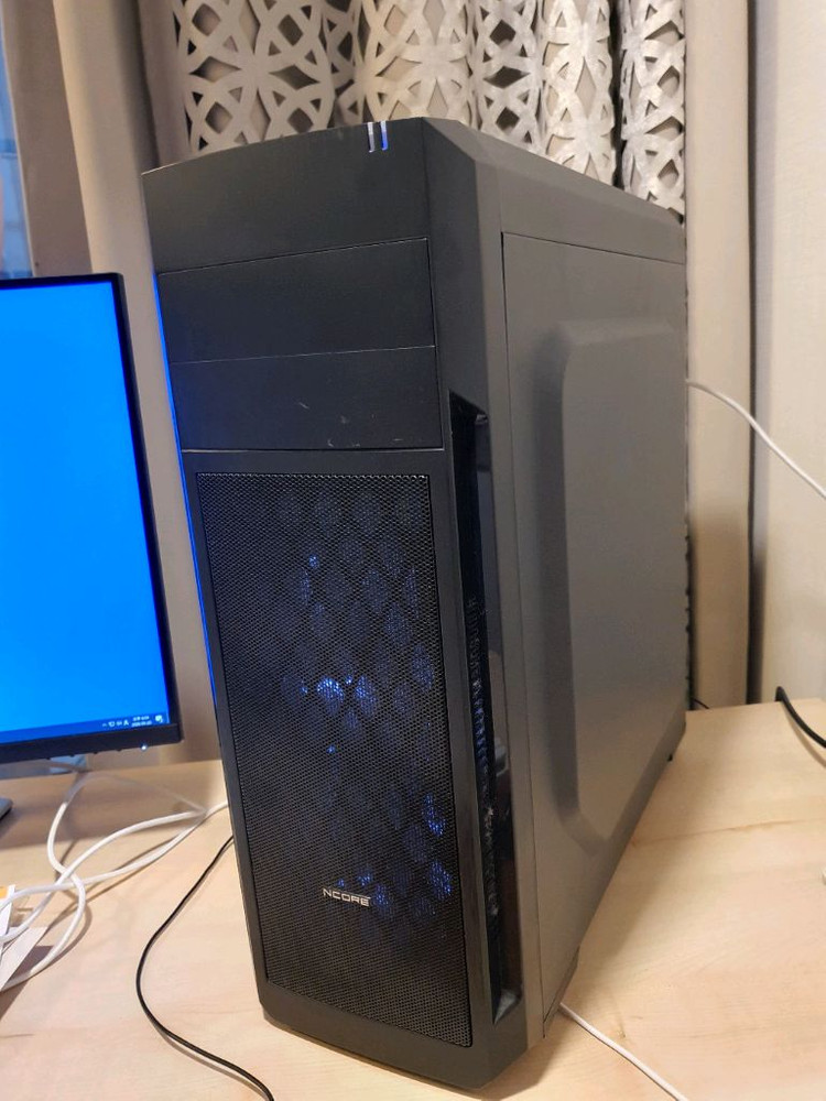 고성능 게이밍 PC 본체 이미지