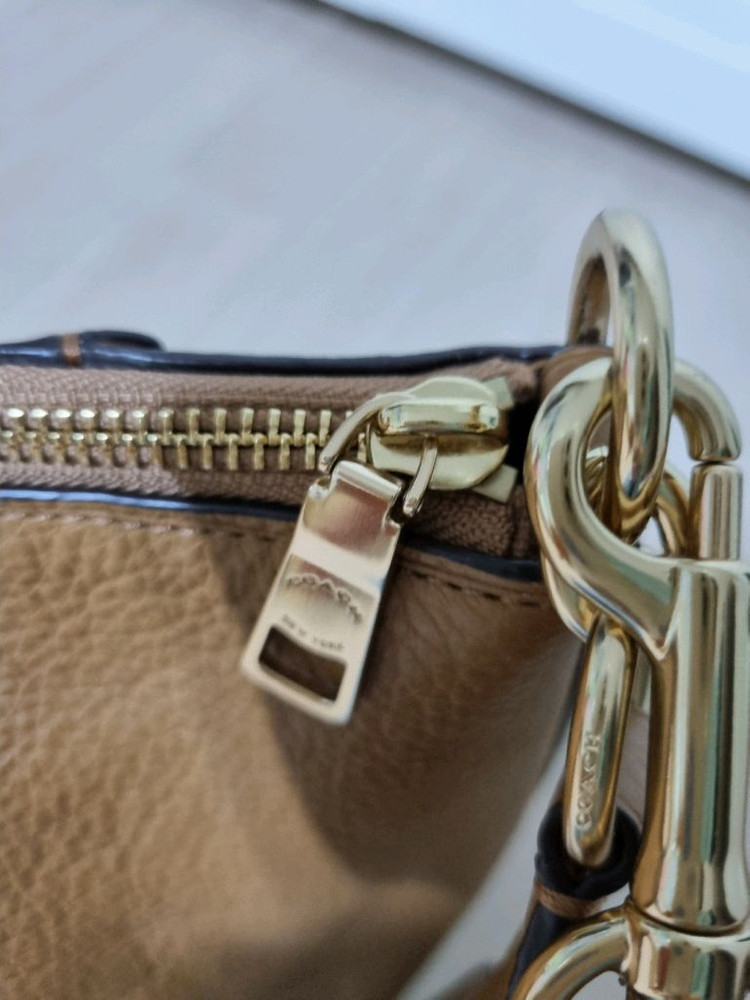 한번 사용한 코치 coach 갈색 숄더백 ㅡ토트백 가능 이미지