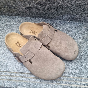 Ugg 슬리퍼 260 사이즈 팝니다 이미지