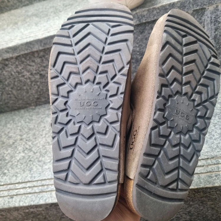 Ugg 슬리퍼 260 사이즈 팝니다 이미지