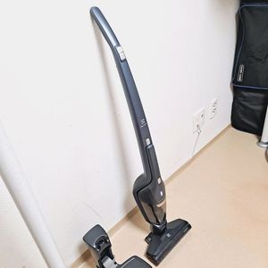 정상작동 일렉트로룩스 파워프로 무선청소기 배터리55분 네이비 스틱+핸디형 이미지