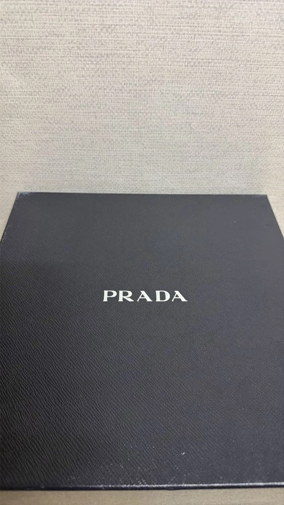 프라다 버킷햇 이미지