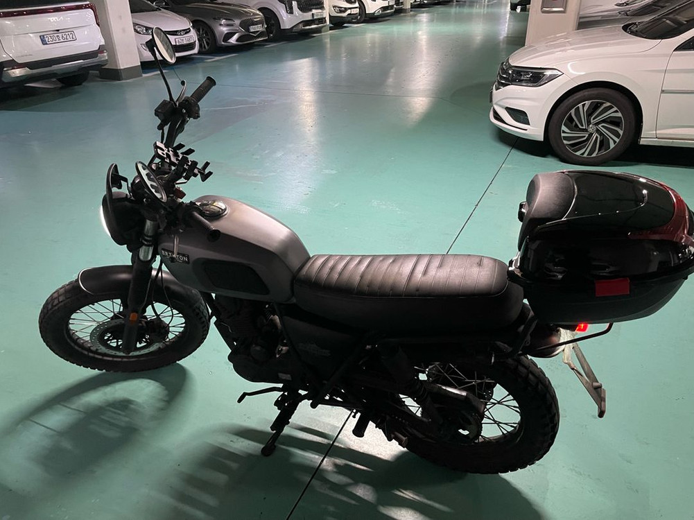 브릭스톤 펠스버그 125cc 오토바이 이미지