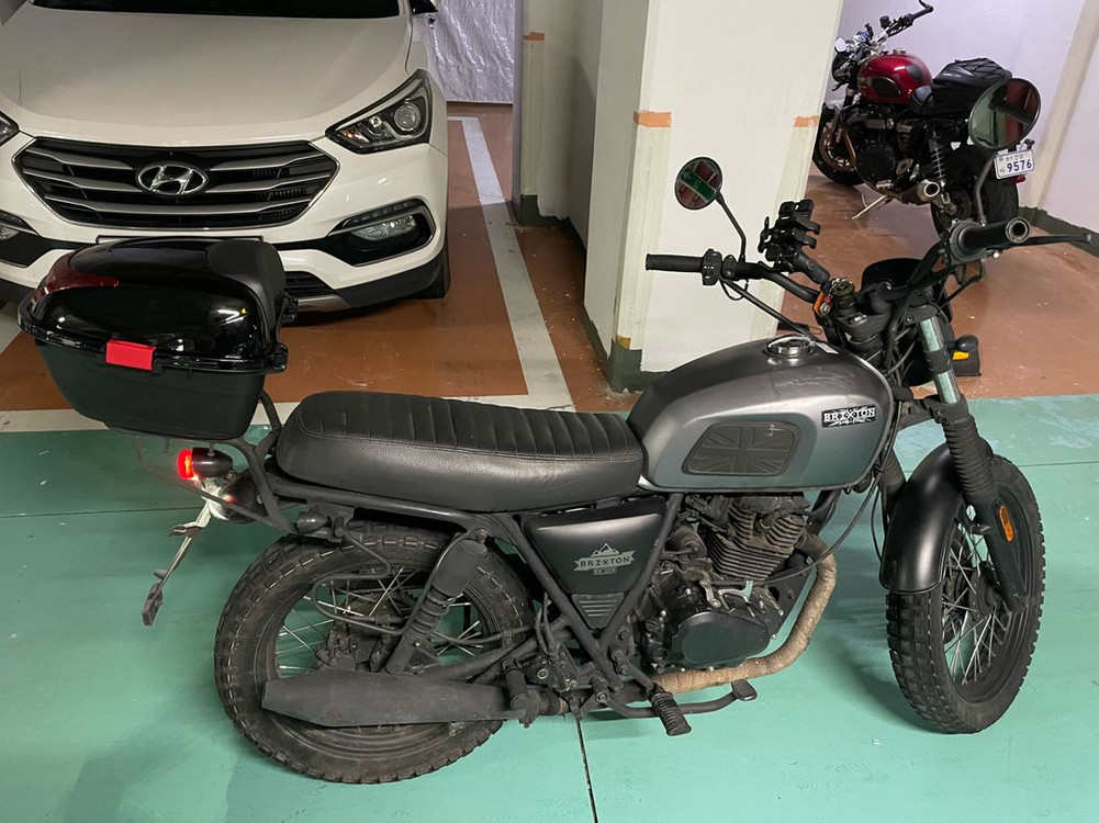 브릭스톤 펠스버그 125cc 오토바이 이미지