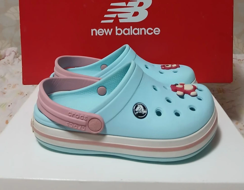 크록스정품 J1 200 스카이불루 지비츠포함 이미지