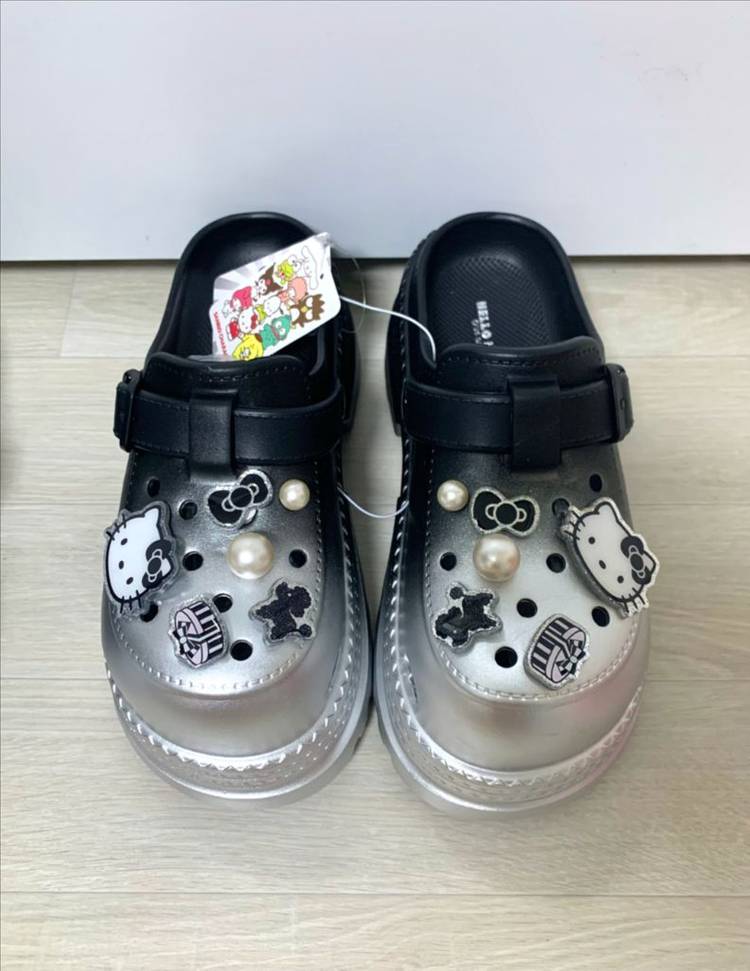 산리오 헬로키티 슬리퍼 블랙 실버 통굽 플랫폼 크록스 250mm 이미지