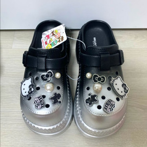 산리오 헬로키티 슬리퍼 블랙 실버 통굽 플랫폼 크록스 250mm 이미지