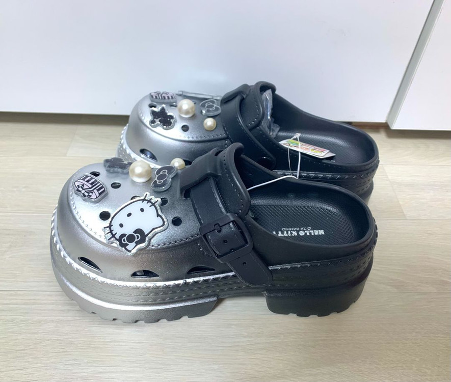 산리오 헬로키티 슬리퍼 블랙 실버 통굽 플랫폼 크록스 250mm 이미지