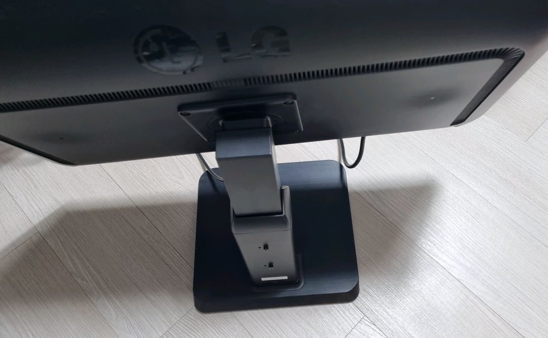 데스크탑 본체 + LG 27MB85R 27인치 QHD 모니터 이미지