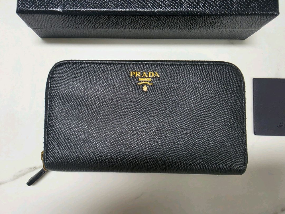 프라다 사피아노 장지갑 팝니다. 이미지