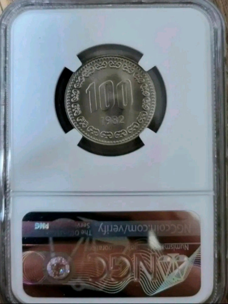 1982년 100원 ngc 66등급주화.한국은행 주화 화폐 동전 이미지