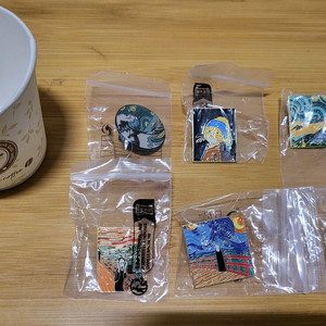 새상품) 명화 패러디 금속뱃지 6종 일괄, 배낭, 모자 장식품 이미지