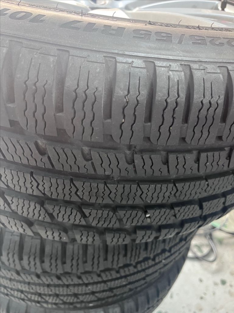 역삼동 보관중 BMW 3GT 순정 17인치 휠타이어 225/55R17 이미지