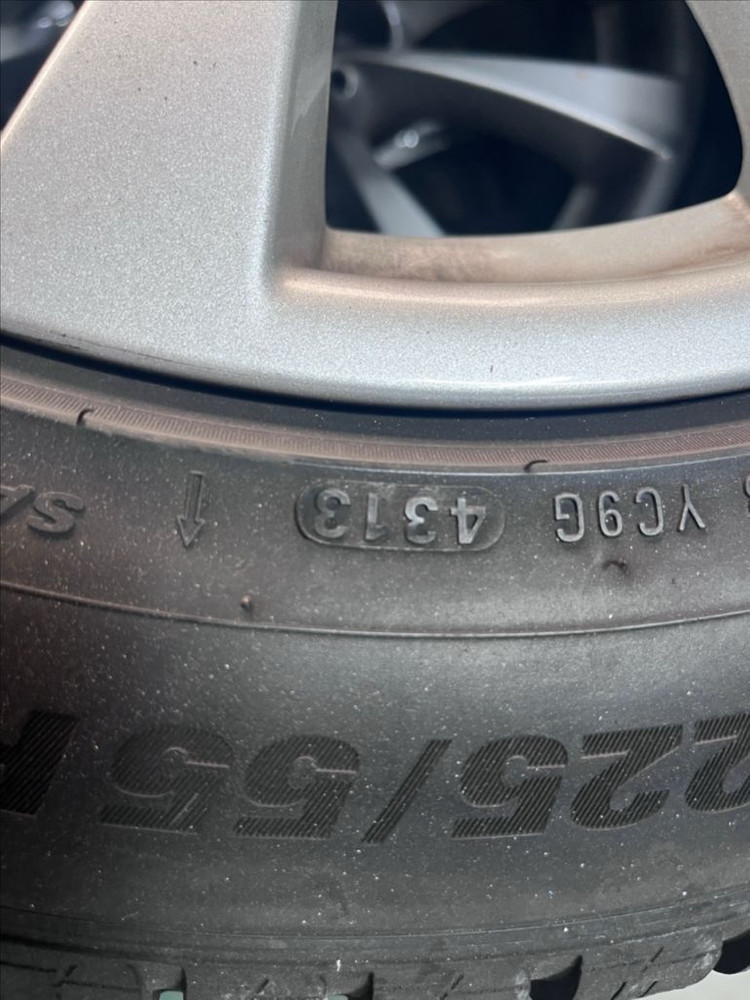 역삼동 보관중 BMW 3GT 순정 17인치 휠타이어 225/55R17 이미지