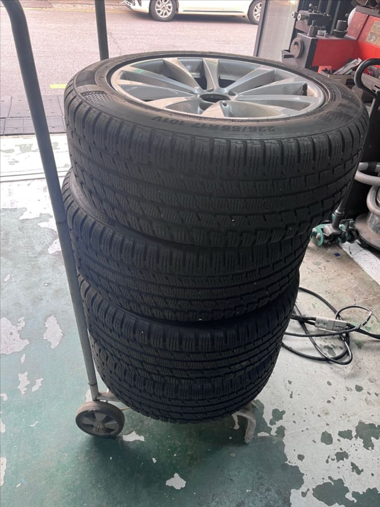 역삼동 보관중 BMW 3GT 순정 17인치 휠타이어 225/55R17 이미지