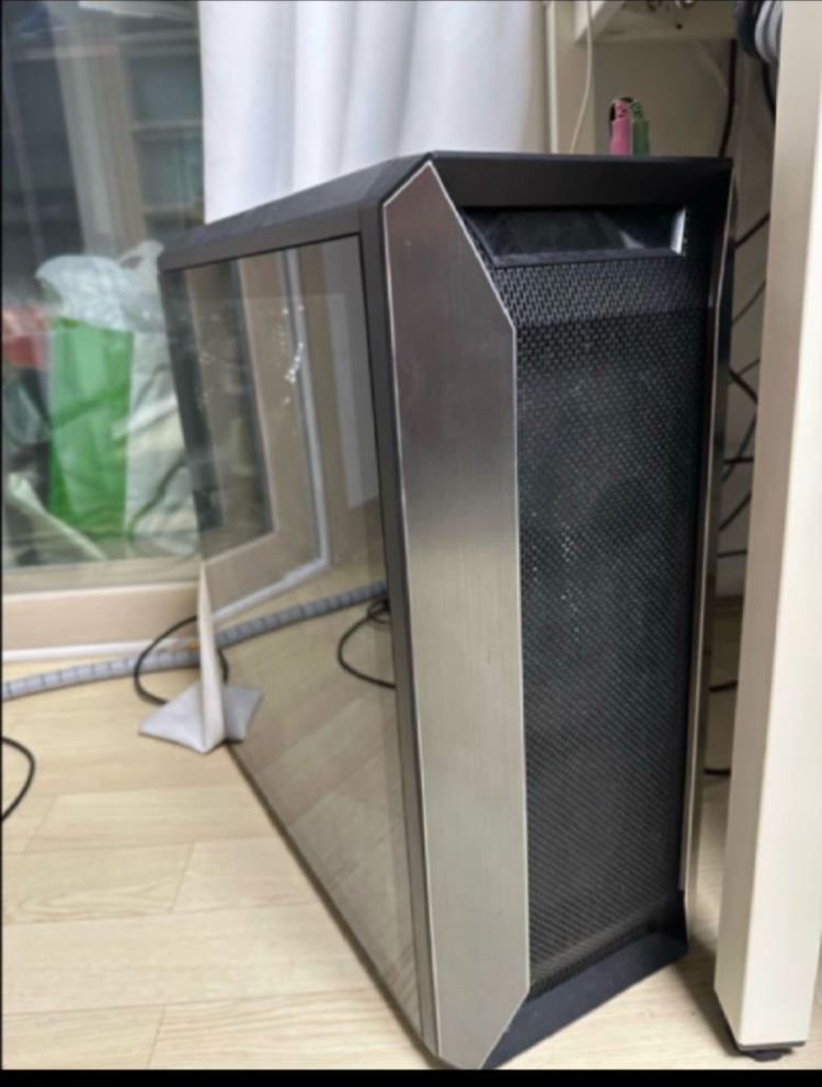 고성능 게이밍 PC 본체 이미지