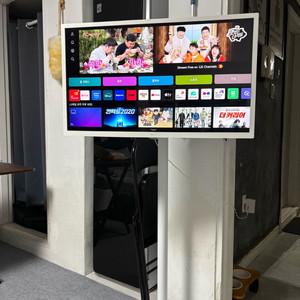 LG 32인치 4K 무빙스마트TV 이미지