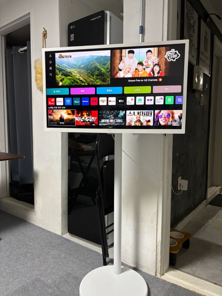 LG 32인치 4K 무빙스마트TV 이미지