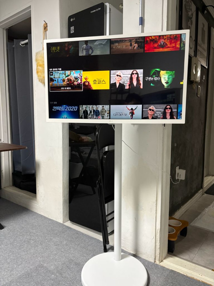 LG 32인치 4K 무빙스마트TV 이미지