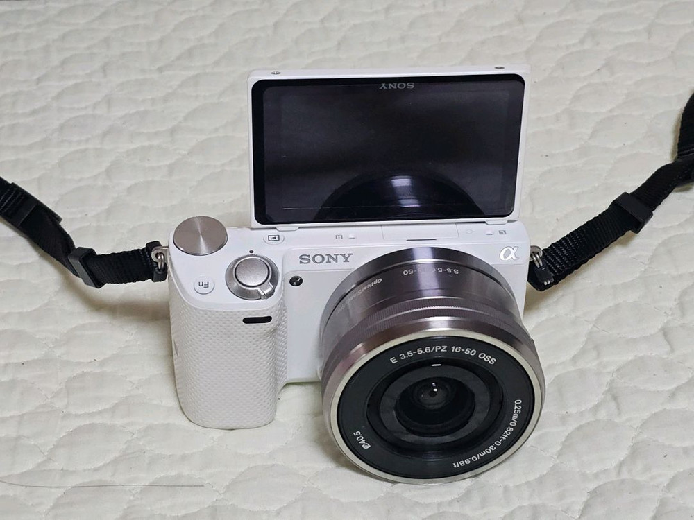 소니 NEX-5T 미러리스 카메라 이미지