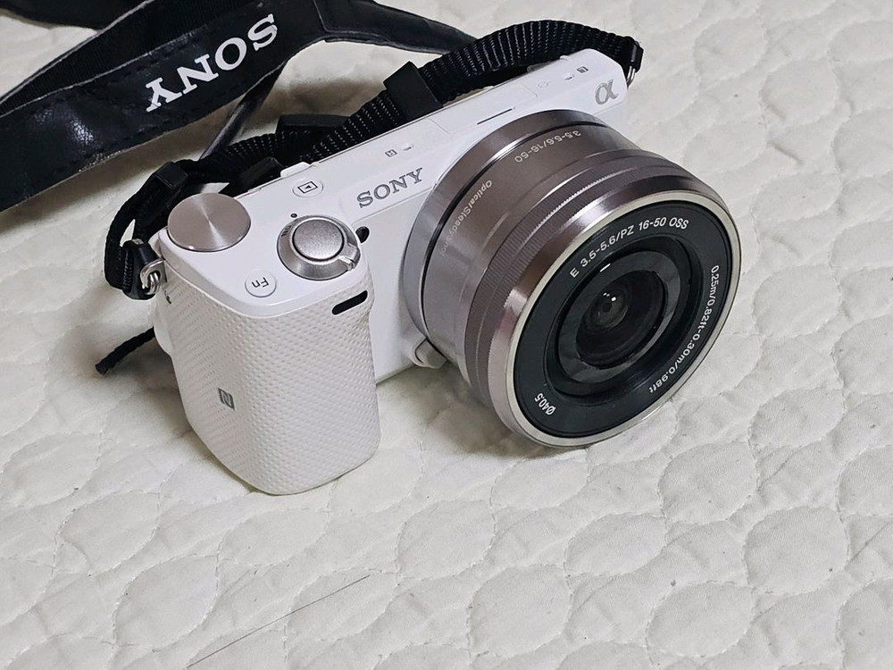 소니 NEX-5T 미러리스 카메라 이미지