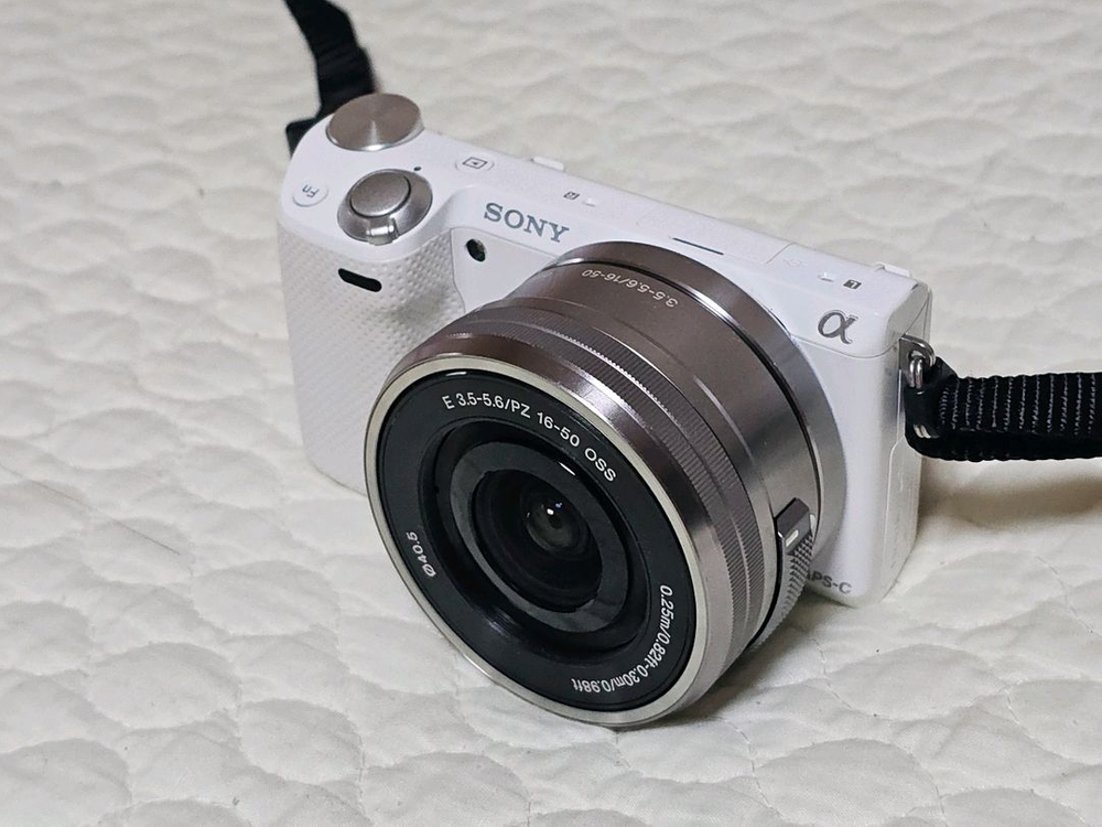 소니 NEX-5T 미러리스 카메라 이미지