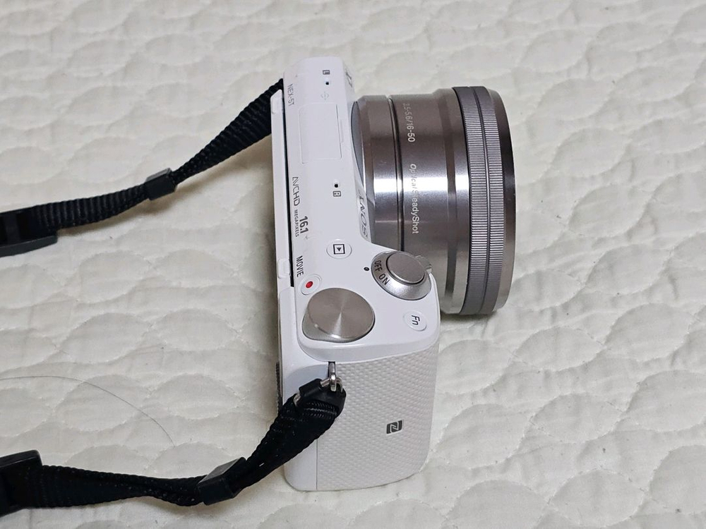 소니 NEX-5T 미러리스 카메라 이미지