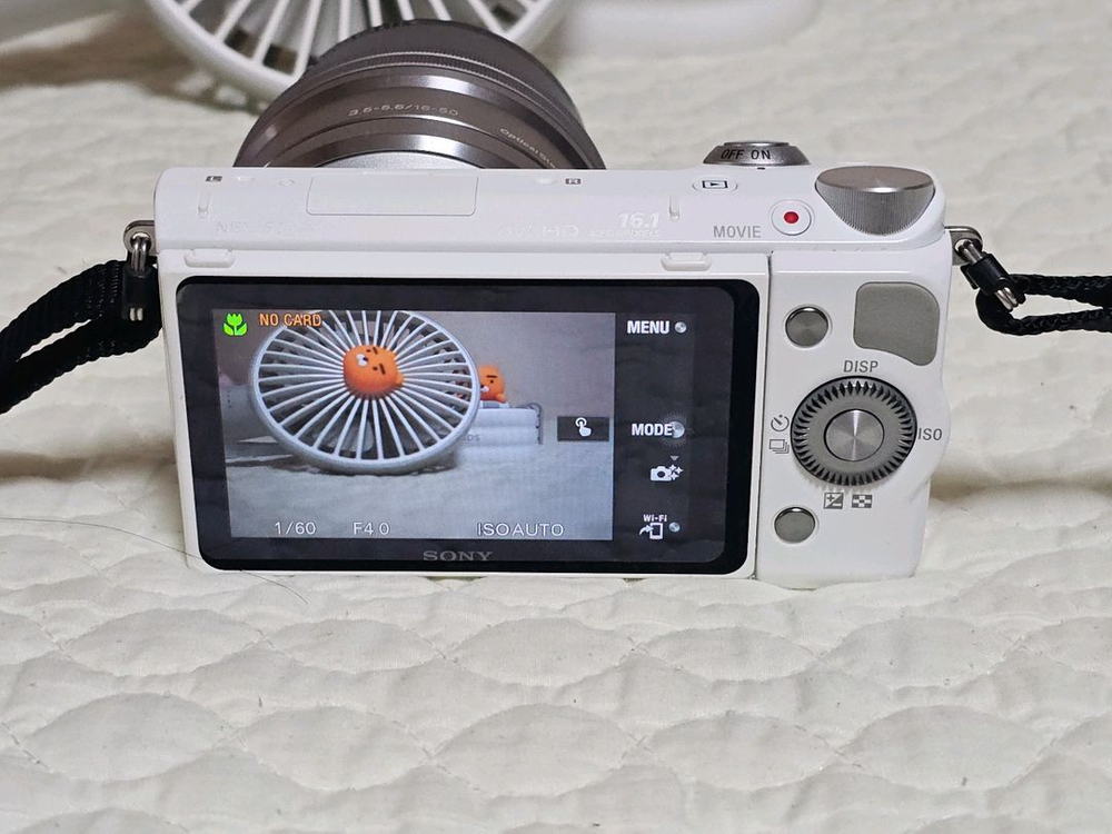 소니 NEX-5T 미러리스 카메라 이미지