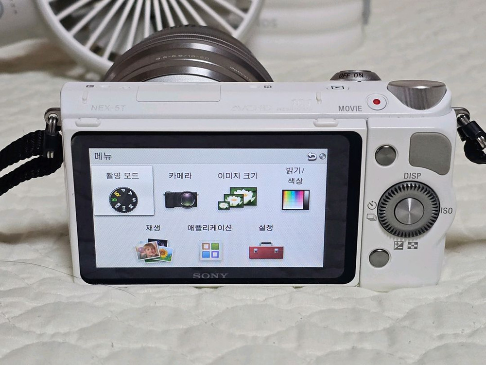 소니 NEX-5T 미러리스 카메라 이미지