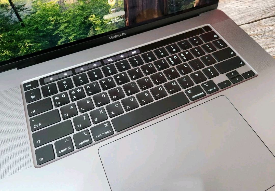 초고사양 노트북 맥북 프로 i9 cpu ram 64g ssd1tera 외장그래픽 이미지