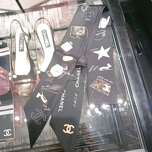 샤넬 시그니처 트윌리 블랙 스카프 새제품 이미지