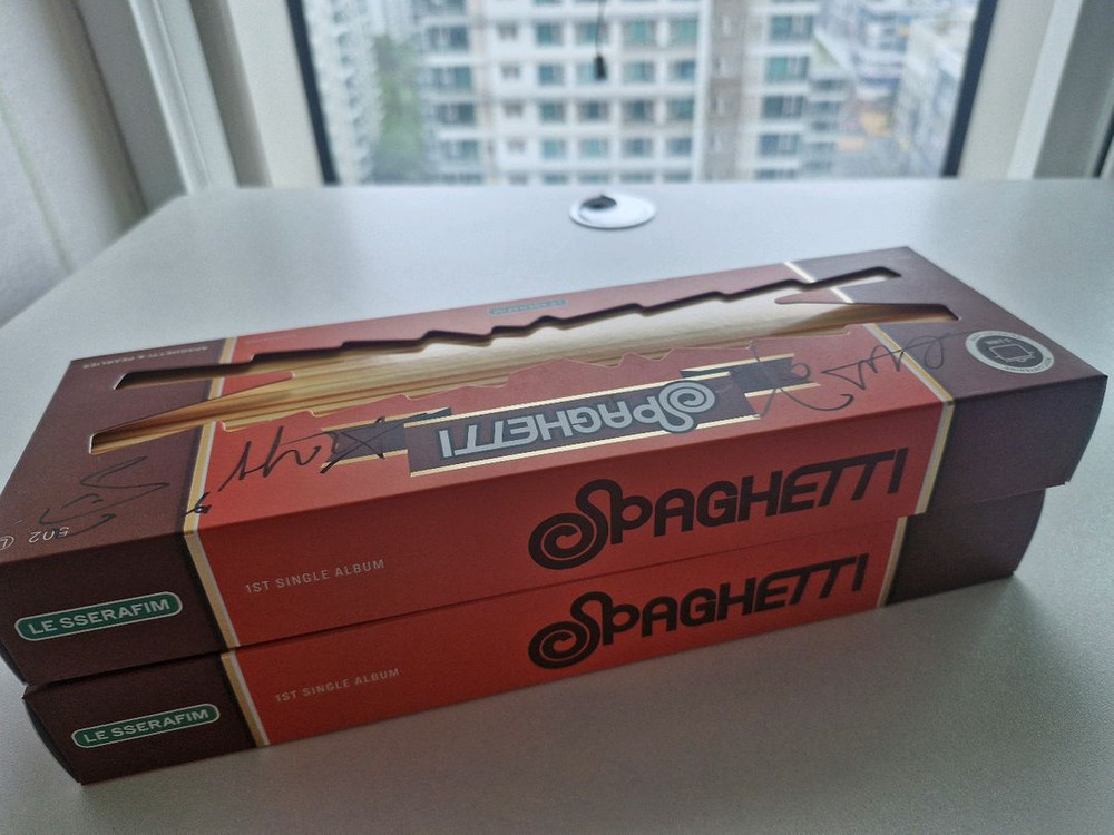 르세라핌 SPAGHETTI 친필사인 앨범 이미지