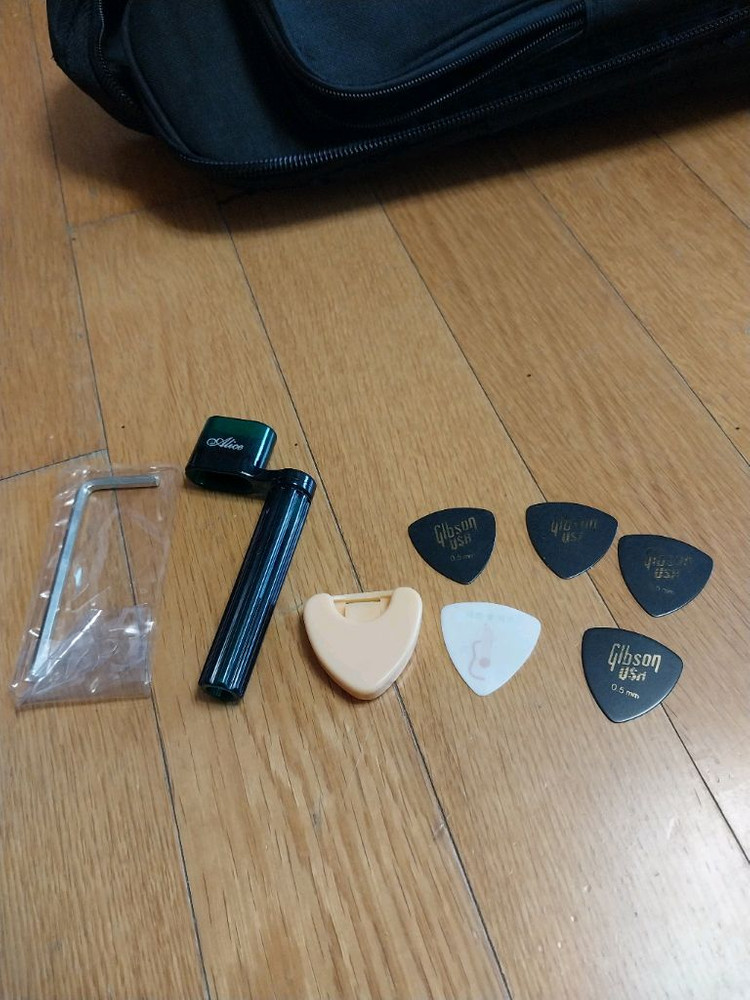 연핑크 예쁜 통기타, 고급가방, 피크, 줄/줄감개 이미지