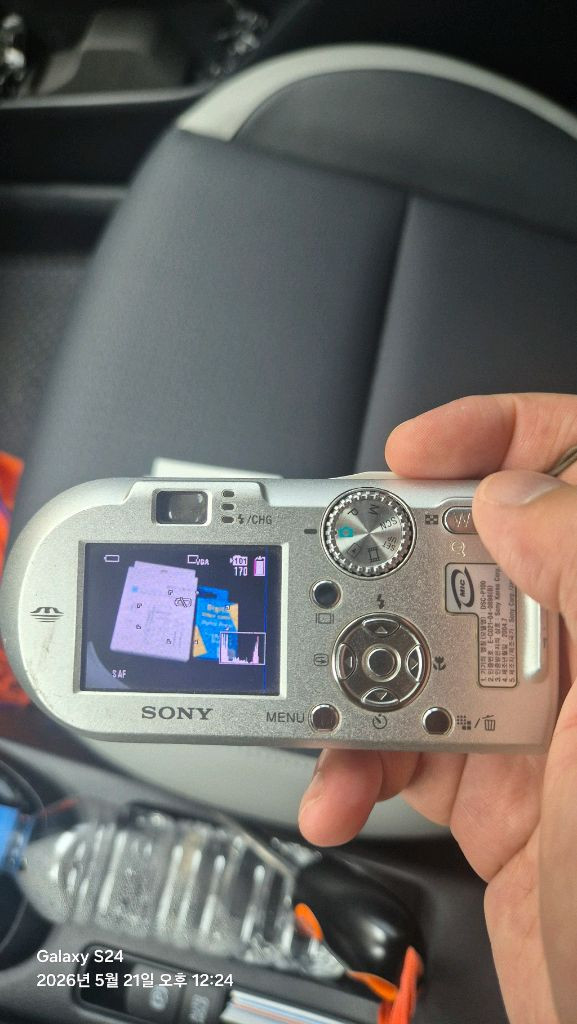 소니 사이버샷 DSC-P100 디지털카메라 이미지