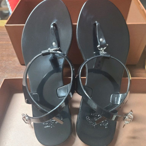 코치 플라토 젤리 샌들 이미지