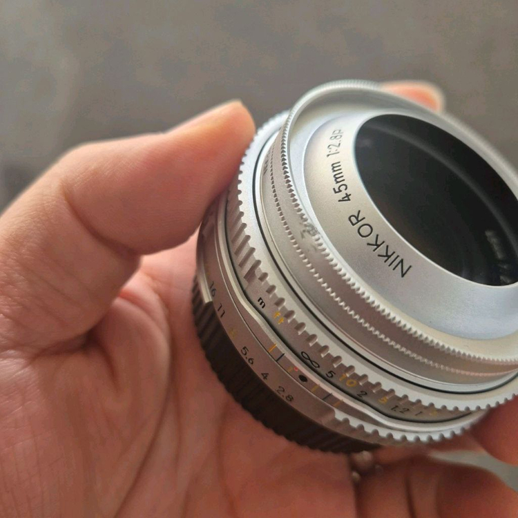 니콘 실버 45mm 2.8p 팬케잌렌즈 이미지
