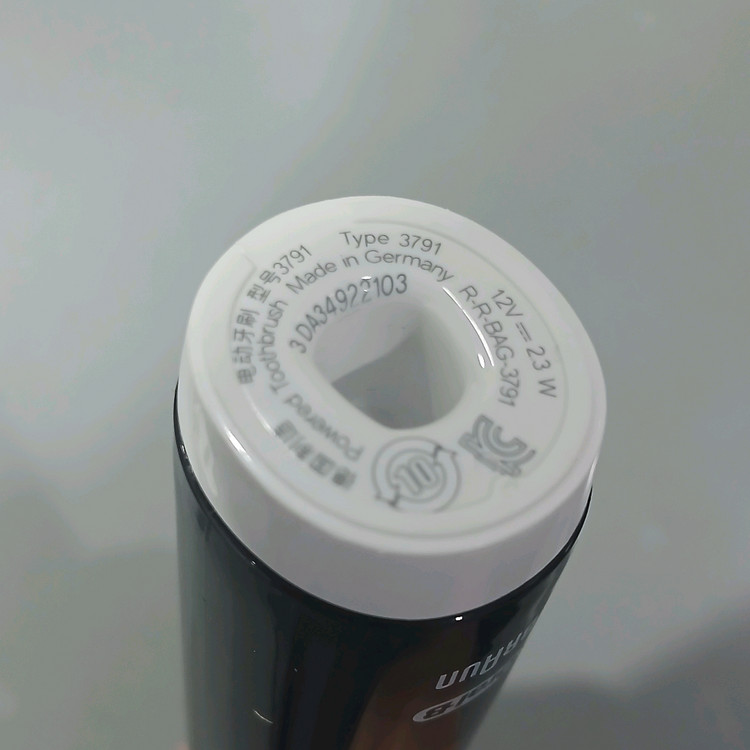 오랄비 PRO1000 전동칫솔 블랙 이미지