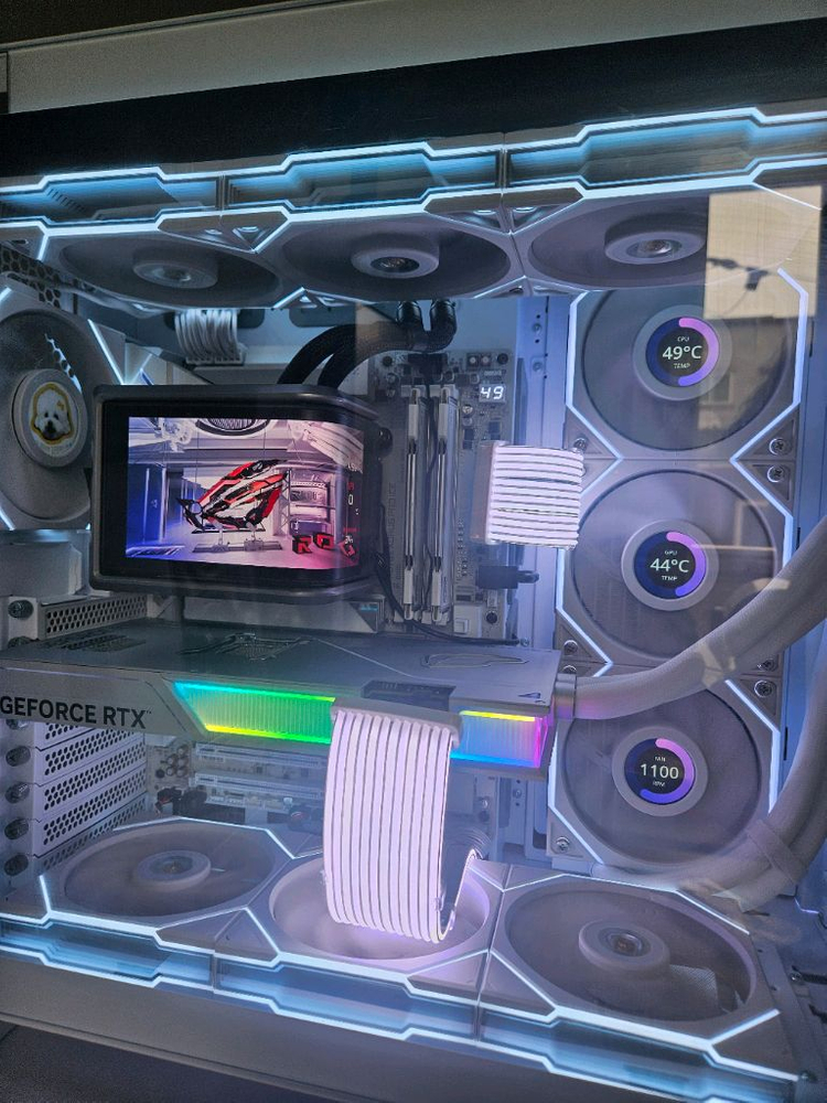 리안리 풀셋팅 9800x3d 5080 냅튠 수냉그래픽카드 이미지