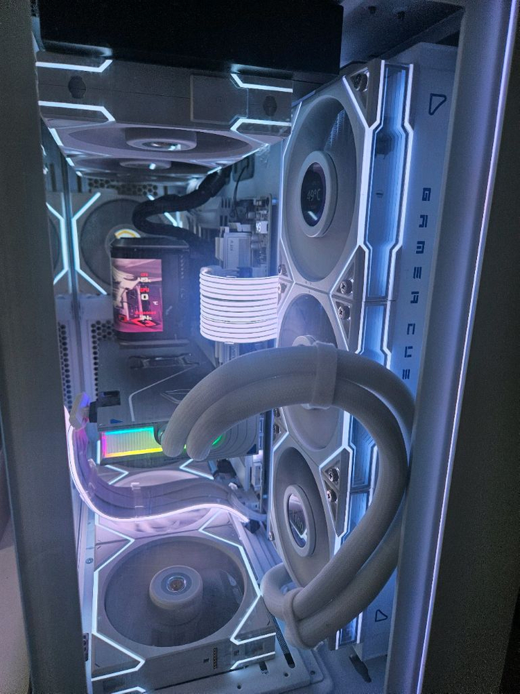 리안리 풀셋팅 9800x3d 5080 냅튠 수냉그래픽카드 이미지