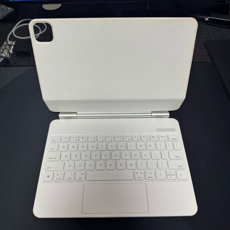 아이패드 프로 M1 11인치 128GB wifi + 애플펜슬2세대 + 키보드 판매합니다 이미지