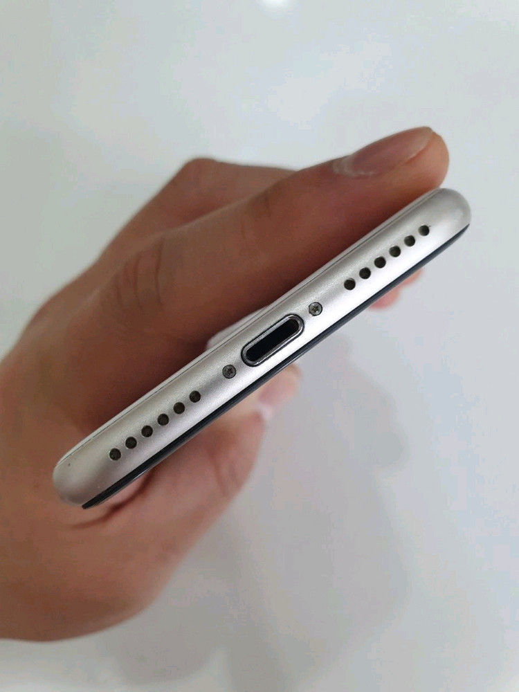 아이폰SE3 128G 무잔상 중고폰 공기계 이미지