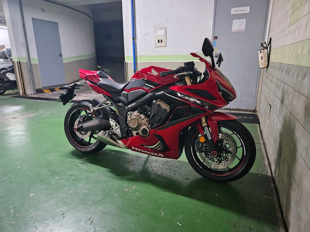 혼다 cbr650r 2100키로 팝니다 이미지