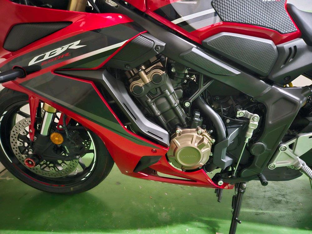혼다 cbr650r 2100키로 팝니다 이미지